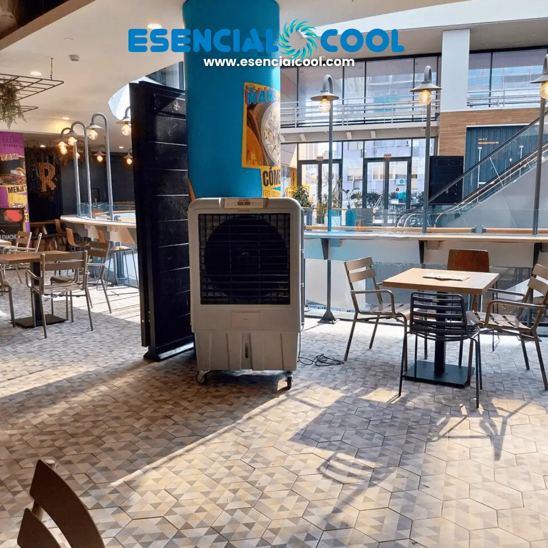 Climatizador evaporativo portátil en restaurante para climatizar un espacio comercial