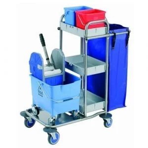 575 730C AI: Carro metálico con bandejas, cubos rojo y azul superiores, cubo grande azul con prensa y bolsa lateral azul.