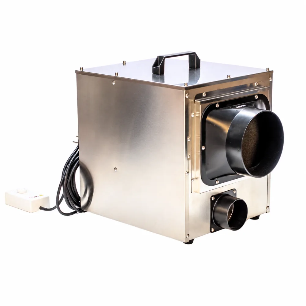 Deshumidificador RY 200. Carcasa metálica plateada con asa negra superior, dos conexiones circulares negras en el lateral y cable enrollado junto a un control externo.