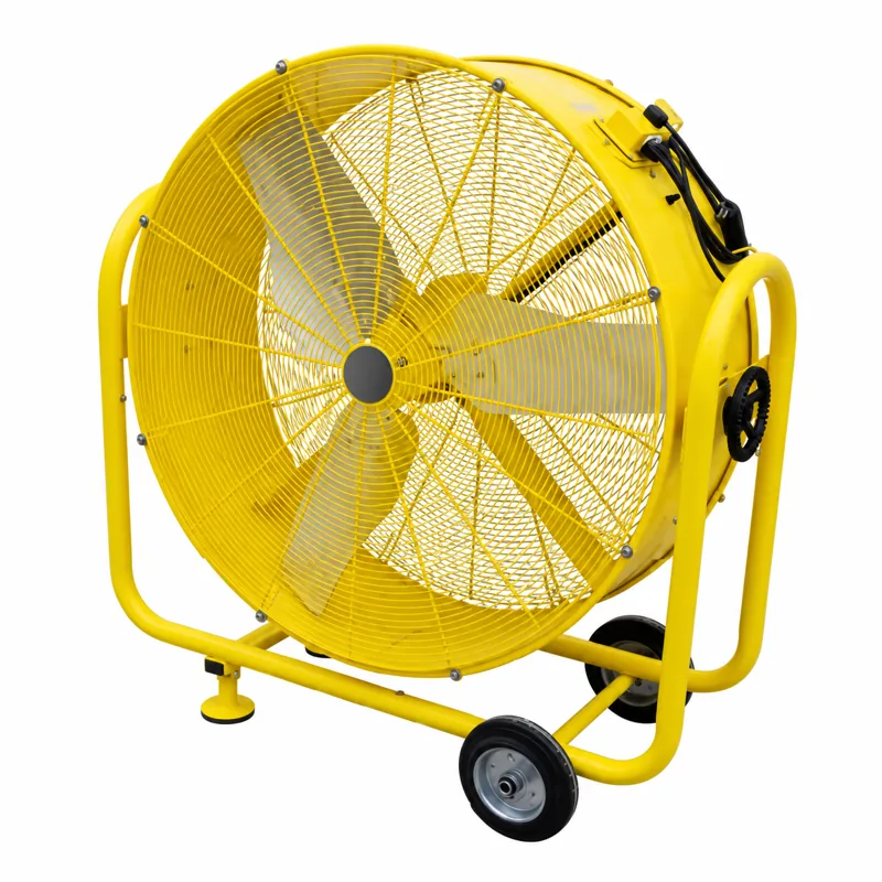 Ventilador amarillo de tambor con rejilla circular, estructura de apoyo y ruedas.